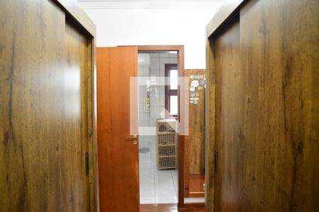 Casa de condomínio para alugar com 750m², 4 quartos e 8 vagasCloset da Suíte 3 