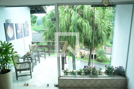 Casa de condomínio para alugar com 750m², 4 quartos e 8 vagasSacada