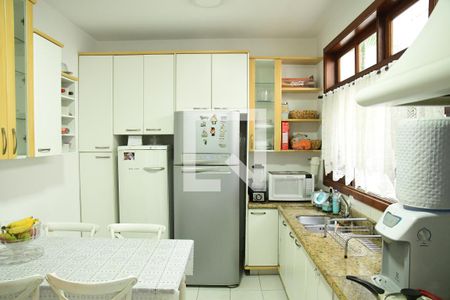 Casa de condomínio para alugar com 750m², 4 quartos e 8 vagasCozinha