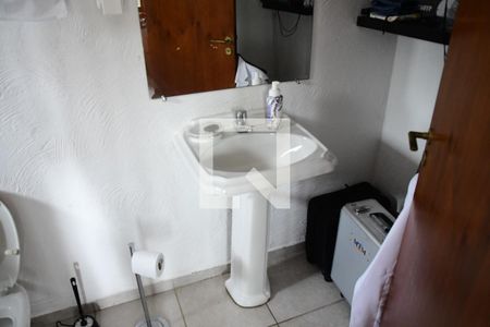 Casa de condomínio para alugar com 750m², 4 quartos e 8 vagasBanheiro escritório 2