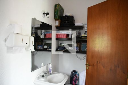 Casa de condomínio para alugar com 750m², 4 quartos e 8 vagasBanheiro escritório 2