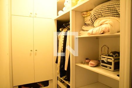 Casa de condomínio para alugar com 750m², 4 quartos e 8 vagasCloset da suíte 1
