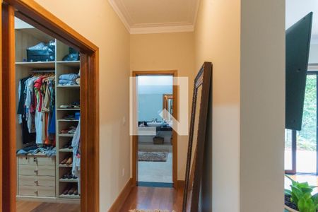 Casa de condomínio à venda com 374m², 4 quartos e 6 vagasSuíte 1