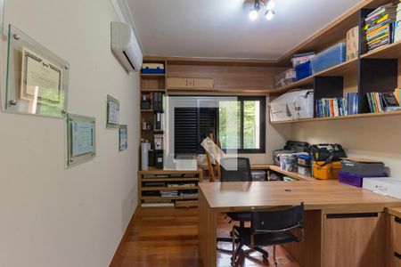 Casa de condomínio à venda com 374m², 4 quartos e 6 vagasEscritório