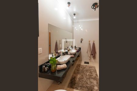 Casa de condomínio à venda com 374m², 4 quartos e 6 vagasBanheiro da Suíte 1