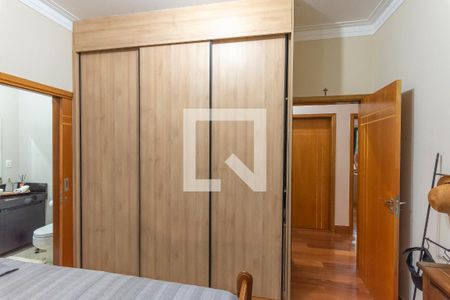 Casa de condomínio à venda com 374m², 4 quartos e 6 vagasSuíte 2