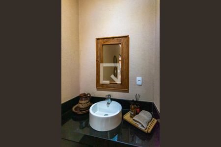 Casa de condomínio à venda com 374m², 4 quartos e 6 vagasBanheiro