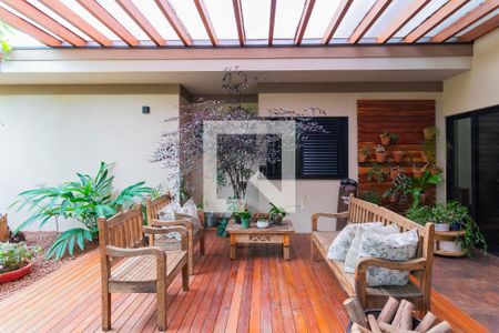 Casa de condomínio à venda com 374m², 4 quartos e 6 vagasJardim