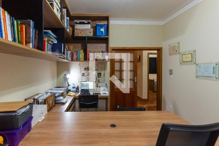 Casa de condomínio à venda com 374m², 4 quartos e 6 vagasEscritório