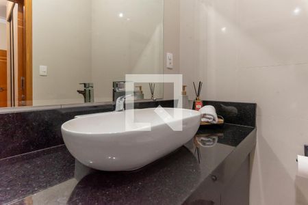 Casa de condomínio à venda com 374m², 4 quartos e 6 vagasBanheiro da Suíte 2