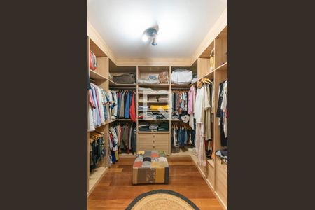 Casa de condomínio à venda com 374m², 4 quartos e 6 vagasCloset da Suíte 1