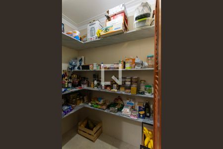 Casa de condomínio à venda com 374m², 4 quartos e 6 vagasDespensa