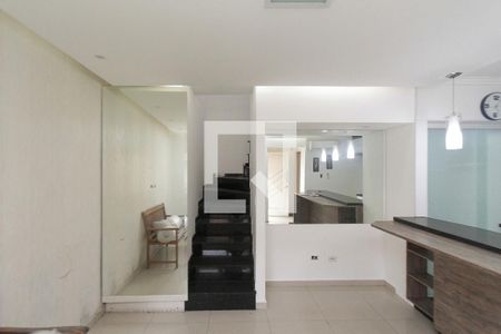 Sala de casa de condomínio para alugar com 2 quartos, 60m² em Jardim Guairaca, São Paulo