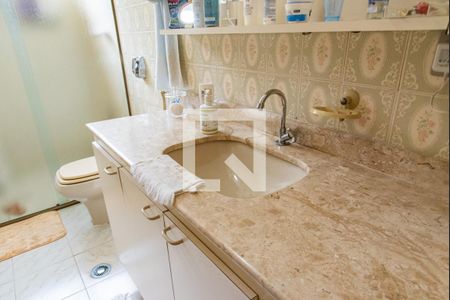 Casa à venda com 260m², 4 quartos e 4 vagasBanheiro da suíte