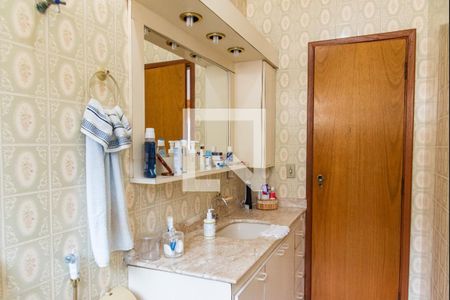 Casa à venda com 260m², 4 quartos e 4 vagasBanheiro da suíte