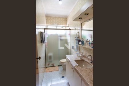 Casa à venda com 260m², 4 quartos e 4 vagasBanheiro da suíte