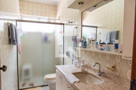 Casa à venda com 260m², 4 quartos e 4 vagasBanheiro da suíte