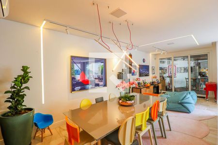 Casa de condomínio à venda com 550m², 5 quartos e 5 vagasSala de jantar