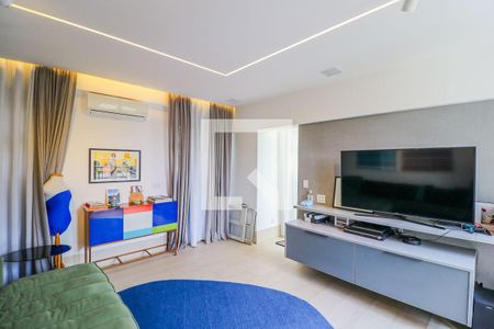 Casa de condomínio à venda com 550m², 5 quartos e 5 vagasSala de TV