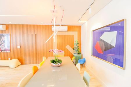 Casa de condomínio à venda com 550m², 5 quartos e 5 vagasSala de jantar