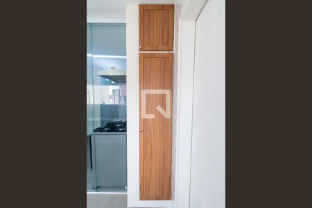 Apartamento à venda com 84m², 3 quartos e 2 vagas Apartamento à venda com 84m², 3 quartos e 2 vagasÁrea de Serviço - Armário