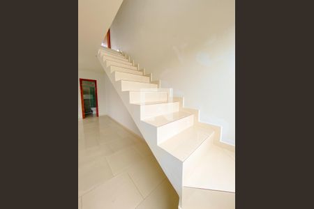 Casa para alugar com 90m², 3 quartos e 1 vagaEscada