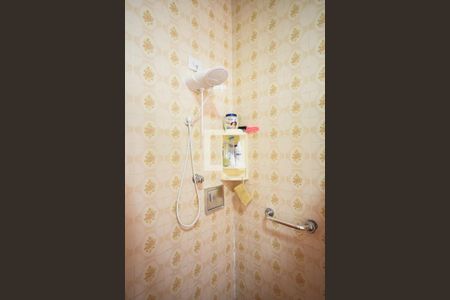 Casa à venda com 348m², 2 quartos e 6 vagasChuveiro do Banheiro