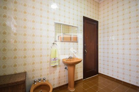 Casa à venda com 348m², 2 quartos e 6 vagasBanheiro