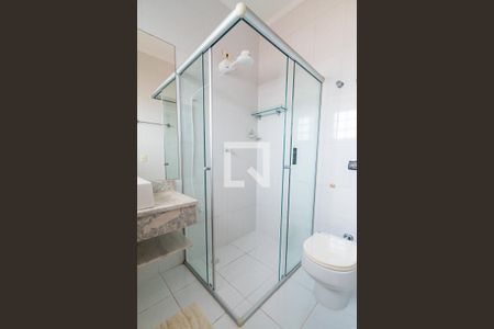 Casa à venda com 242m², 3 quartos e 4 vagas Casa à venda com 242m², 3 quartos e 4 vagasBanheiro da Suíte 2 Detalhe