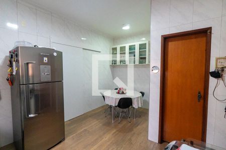 Casa à venda com 242m², 3 quartos e 4 vagas Casa à venda com 242m², 3 quartos e 4 vagasCozinha
