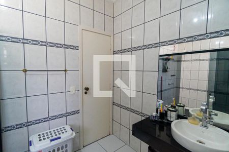 Casa à venda com 242m², 3 quartos e 4 vagas Casa à venda com 242m², 3 quartos e 4 vagasBanheiro da Suíte 1