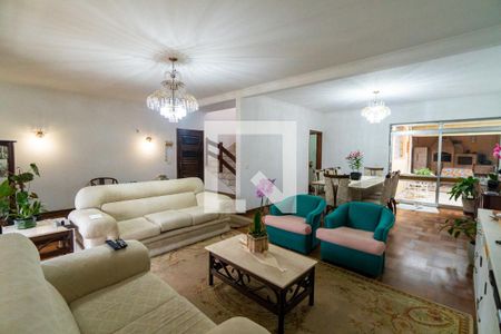 Casa à venda com 242m², 3 quartos e 4 vagas Casa à venda com 242m², 3 quartos e 4 vagasSala