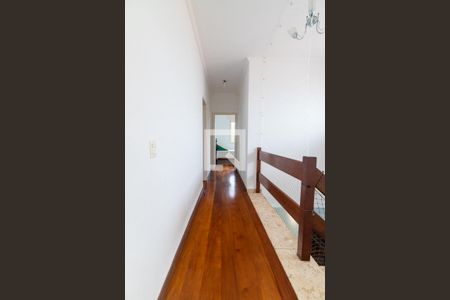 Casa à venda com 242m², 3 quartos e 4 vagas Casa à venda com 242m², 3 quartos e 4 vagasCorredor