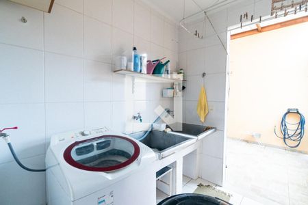 Casa à venda com 242m², 3 quartos e 4 vagas Casa à venda com 242m², 3 quartos e 4 vagasÁrea de Serviço