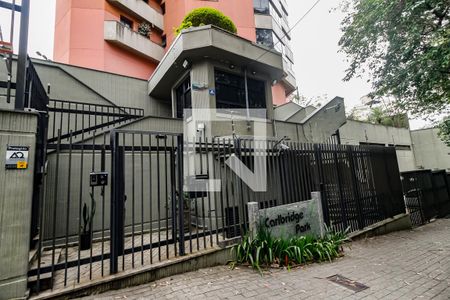 Apartamento para alugar com 241m², 3 quartos e 4 vagasFachada e portaria