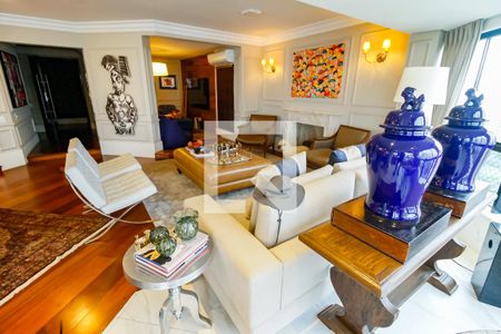 Sala 1 de apartamento para alugar com 3 quartos, 241m² em Vila Suzana, São Paulo