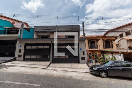 Casa à venda com 170m², 3 quartos e 3 vagas Casa à venda com 170m², 3 quartos e 3 vagasFachada