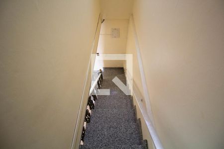 Casa à venda com 90m², 2 quartos e 1 vagaEscada