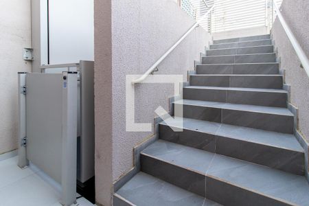 Studio para alugar com 25m², 1 quarto e 1 vagaEscada