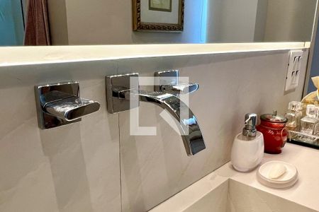 Apartamento à venda com 110m², 2 quartos e 2 vagasBanheiro da Suíte 2