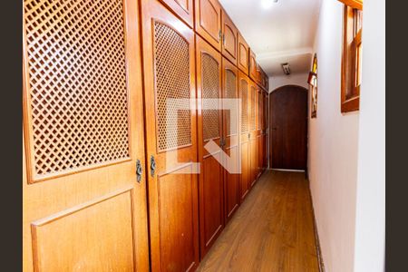 Casa à venda com 320m², 5 quartos e 3 vagasSuíte - Closet