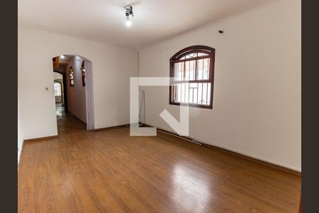 Casa à venda com 320m², 5 quartos e 3 vagasSuíte