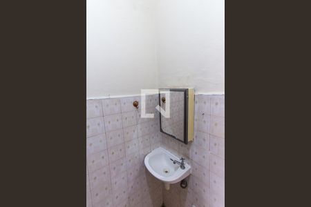 Casa para alugar com 100m², 2 quartos e 1 vaga Casa para alugar com 100m², 2 quartos e 1 vagaBanheiro de Serviço