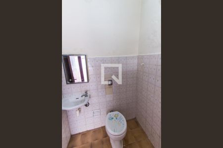 Casa para alugar com 100m², 2 quartos e 1 vaga Casa para alugar com 100m², 2 quartos e 1 vagaBanheiro de Serviço