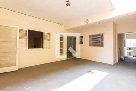 Casa à venda com 225m², 3 quartos e 2 vagas Casa à venda com 225m², 3 quartos e 2 vagasQuintal