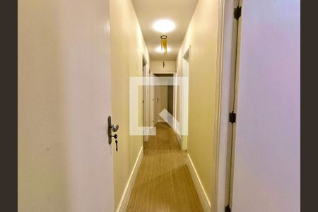 Apartamento à venda com 140m², 3 quartos e 1 vagaCorredor 