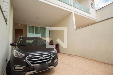Casa à venda com 160m², 3 quartos e 4 vagas Casa à venda com 160m², 3 quartos e 4 vagasGaragem