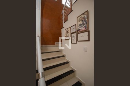 Escada de casa à venda com 3 quartos, 160m² em Vila Palmeiras, São Paulo