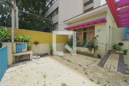 Casa à venda com 325m², 2 quartos e 2 vagasFachada