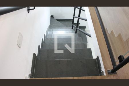 Casa à venda com 185m², 2 quartos e 2 vagasEscada